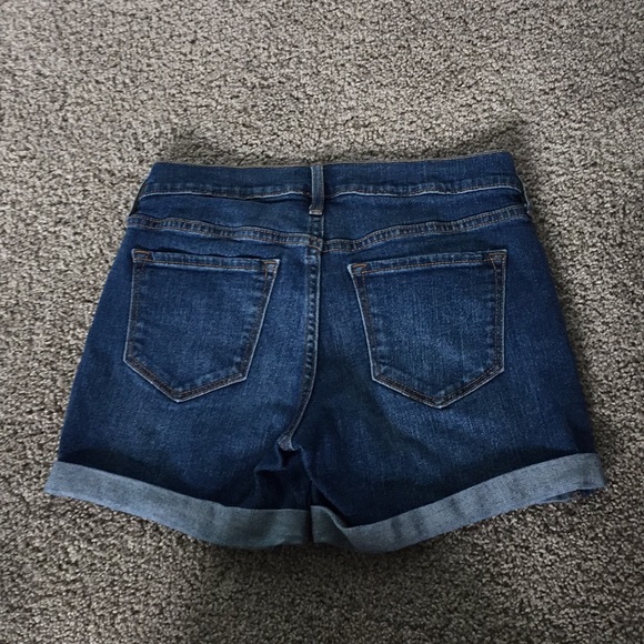 Size 0 old navy jean shorts! - Picture 2 of 3